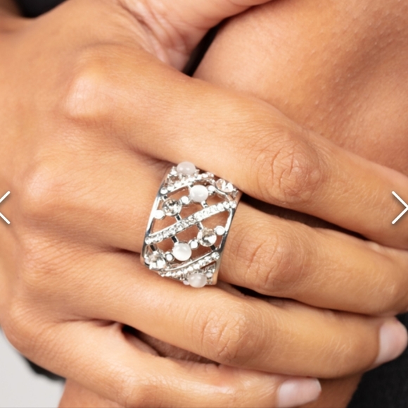 paparazzi Jewelry - Bubbles for Brunch White Ring 💍  Silver  Rhinestones & Cat's Eye